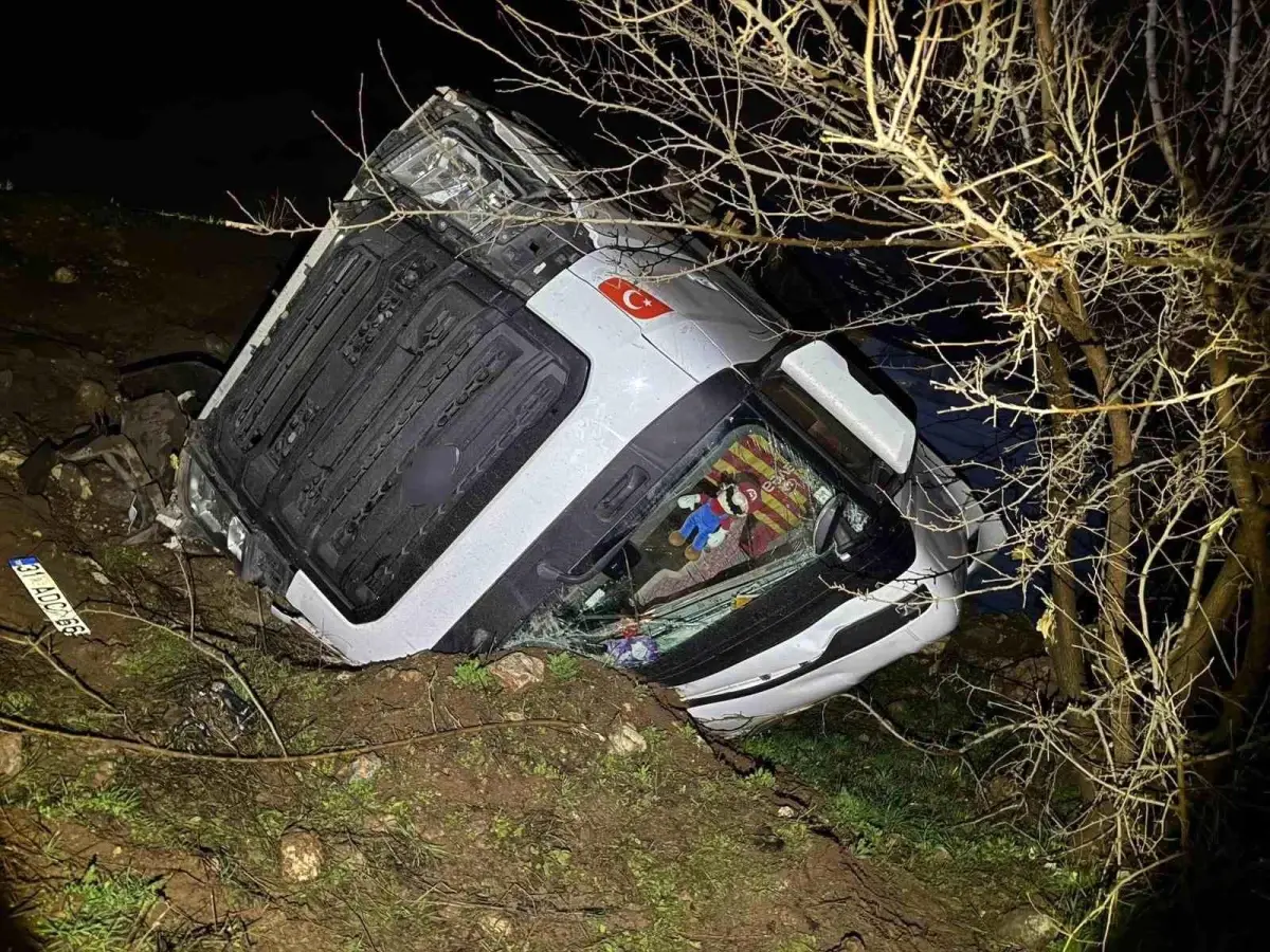 Adıyaman\'da TIR Kazası: Sürücü Yaralandı