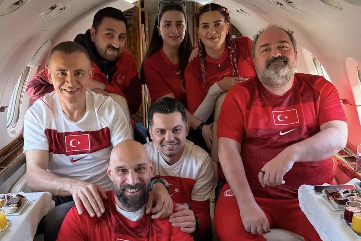 Yemeksepeti’nin kurucusu milli maçı izlemeye özel uçakla gitti