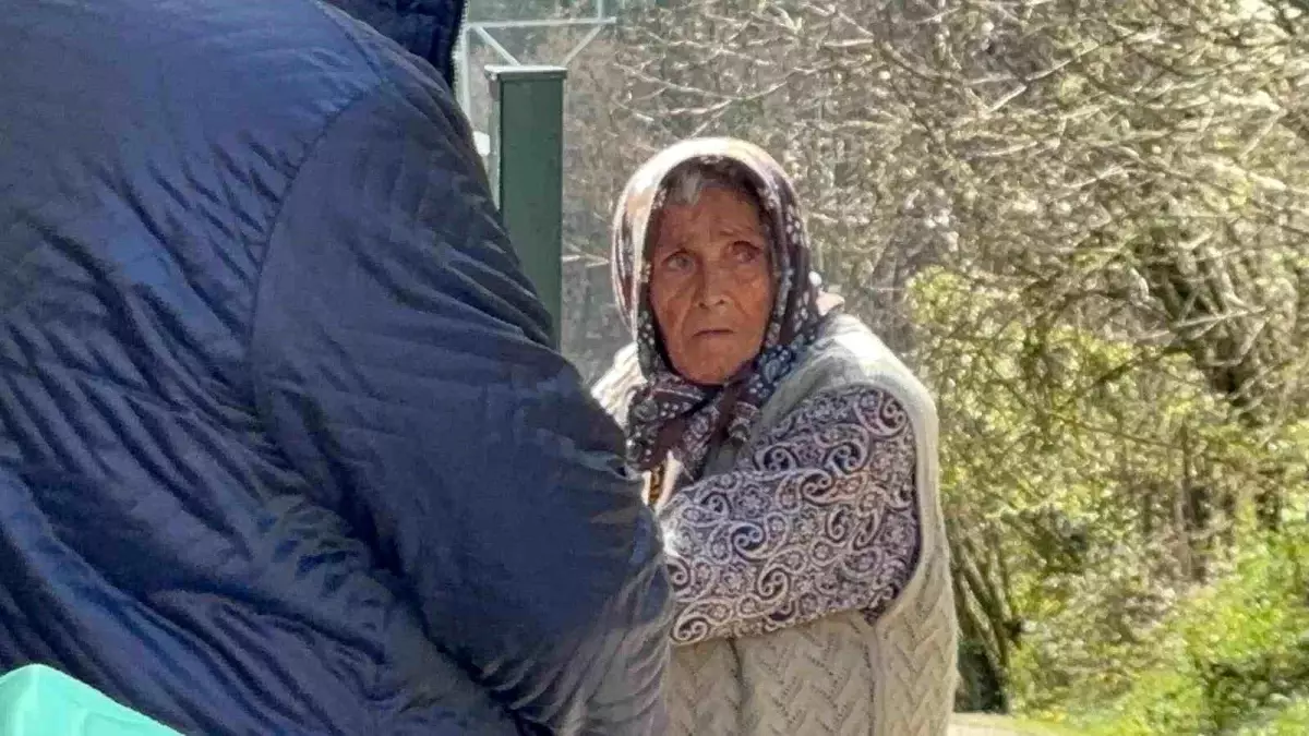 Engelli Aile Zorda: Üç Çocuk Ortada Kaldı