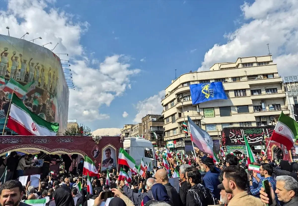 Tengsiri İçin Tahran\'da Cenaze Töreni