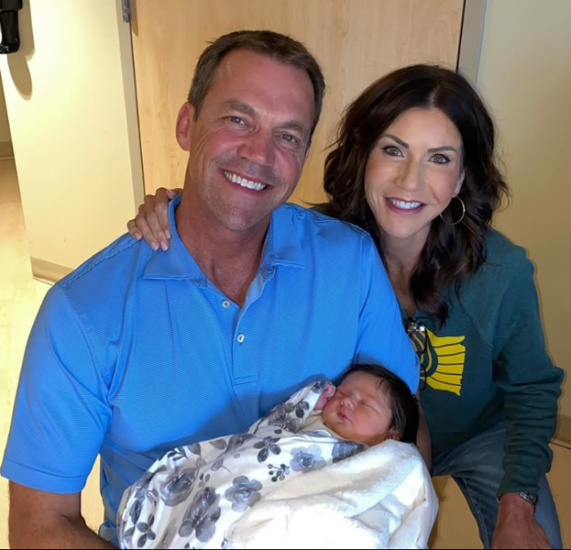 ABD siyasetinde skandal: Eski bakan Noem ve eşi hakkındaki iddialar Beyaz Saray koridorlarını sarstı