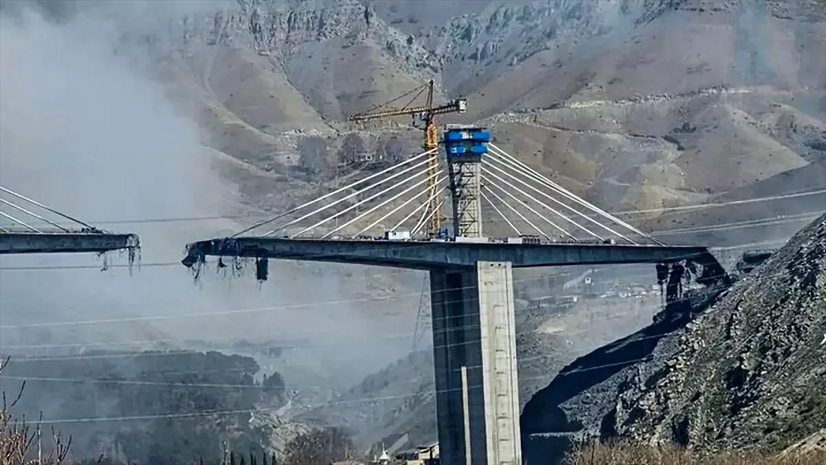 İran\'a Hava Saldırısı: B1 Köprüsü Hedef Alındı