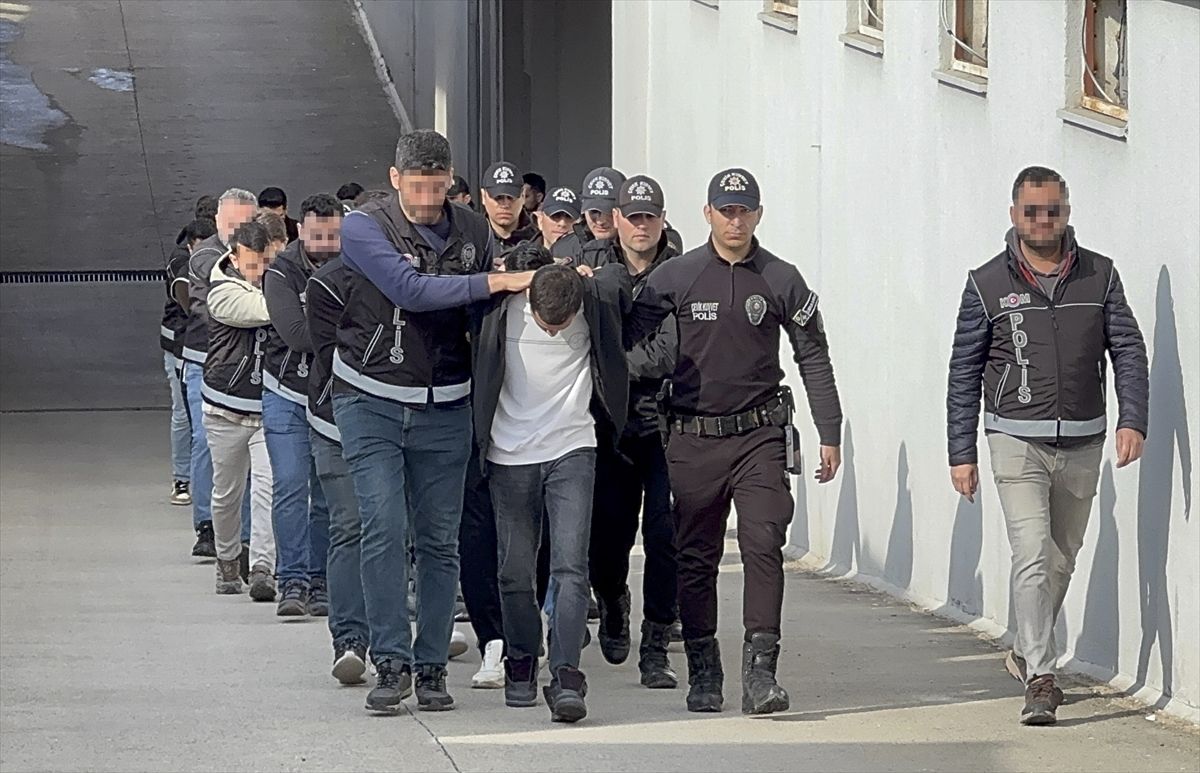 Adana\'da Kaçak Sigara Operasyonu: 2 Tutuklama