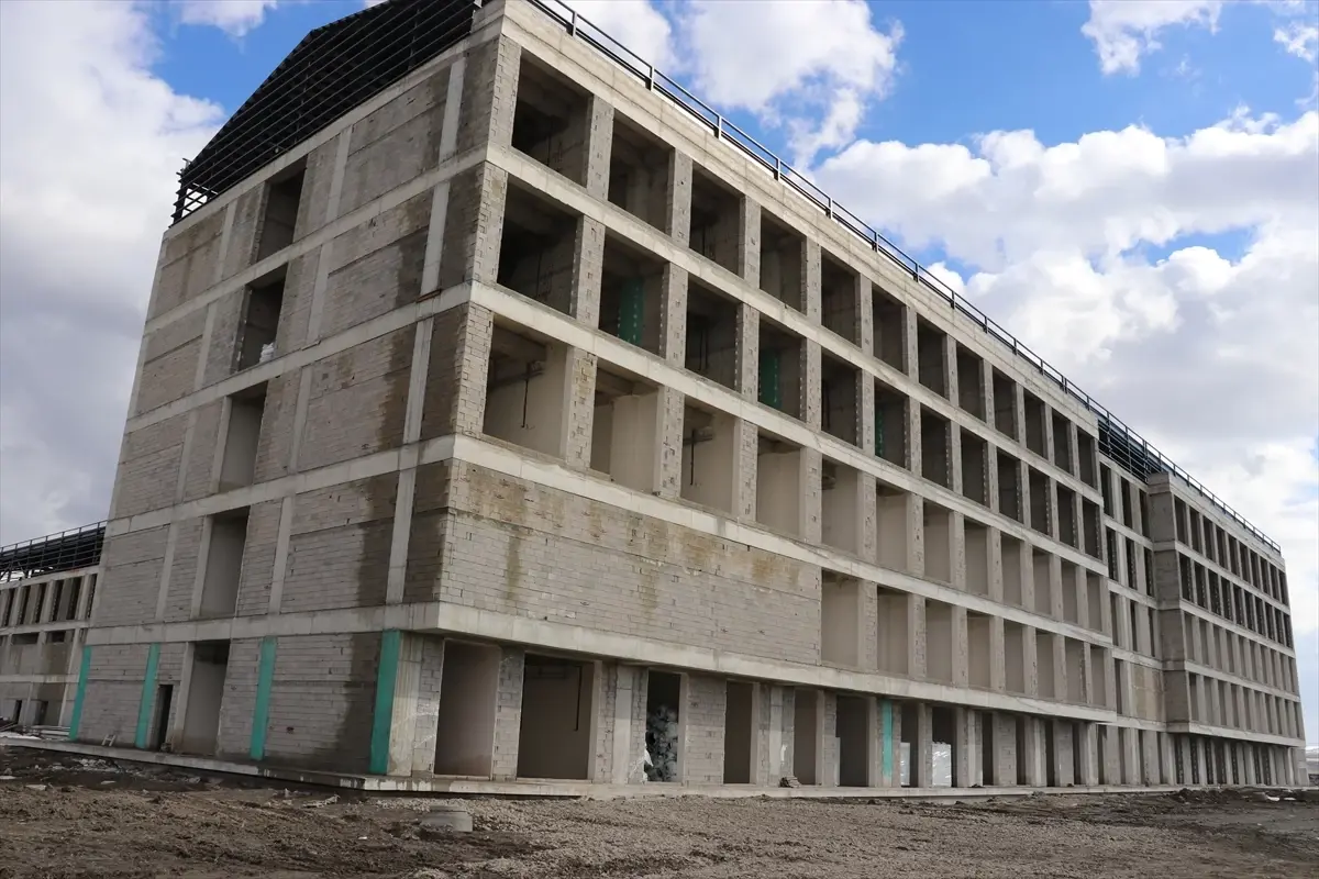 Ağrı\'da 270 yataklı Kadın Doğum ve Çocuk Hastanesi inşaatı sürüyor