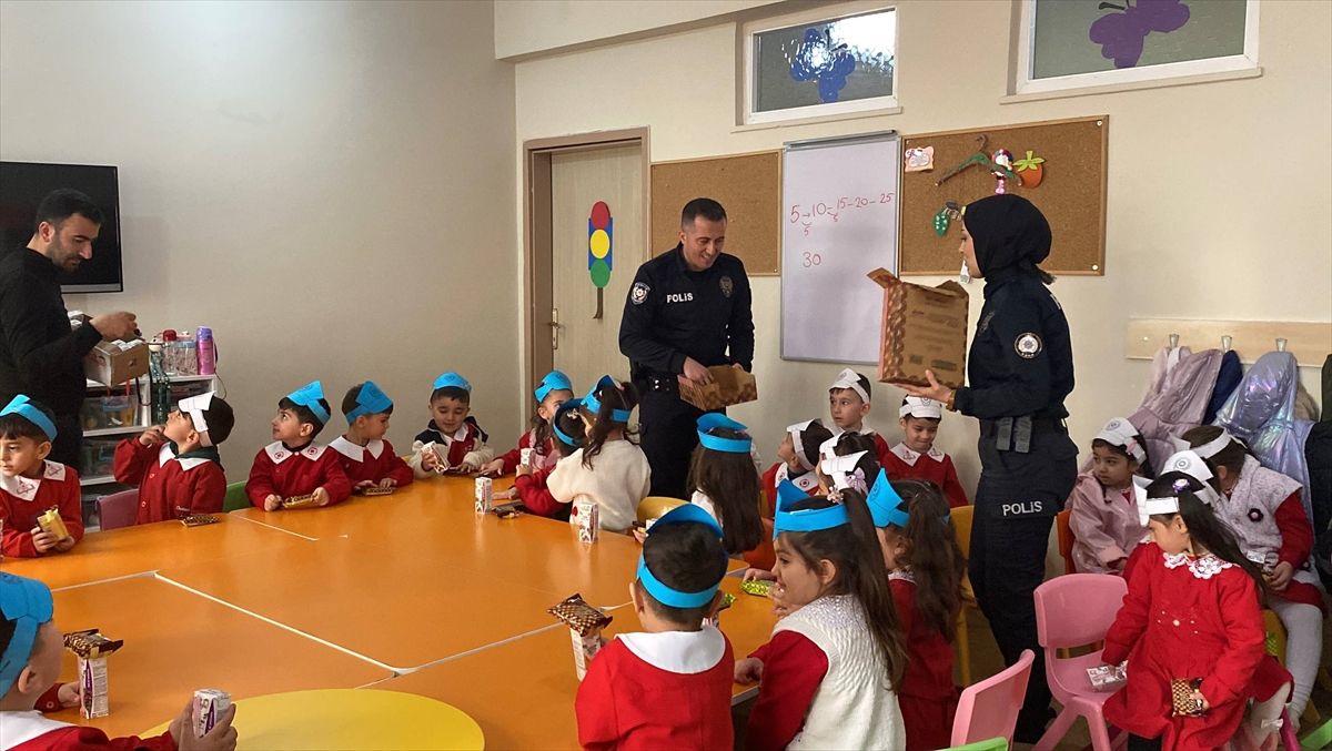 Polisler, Öğrencilere Mesleklerini Tanıttı