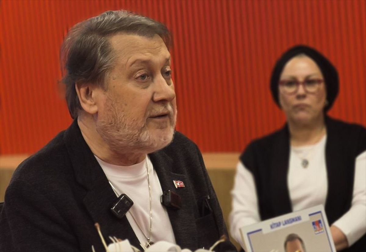 Ahmet Özhan\'dan \'Ötekisiz Tek\' Kitabı