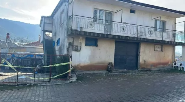 Aile katliamında yürek yakan detay: 4 tabut yan yana