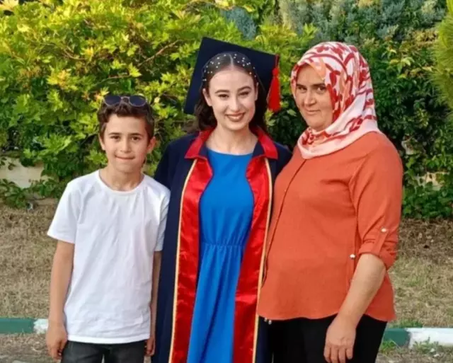 Aile katliamında yürek yakan detay: 4 tabut yan yana