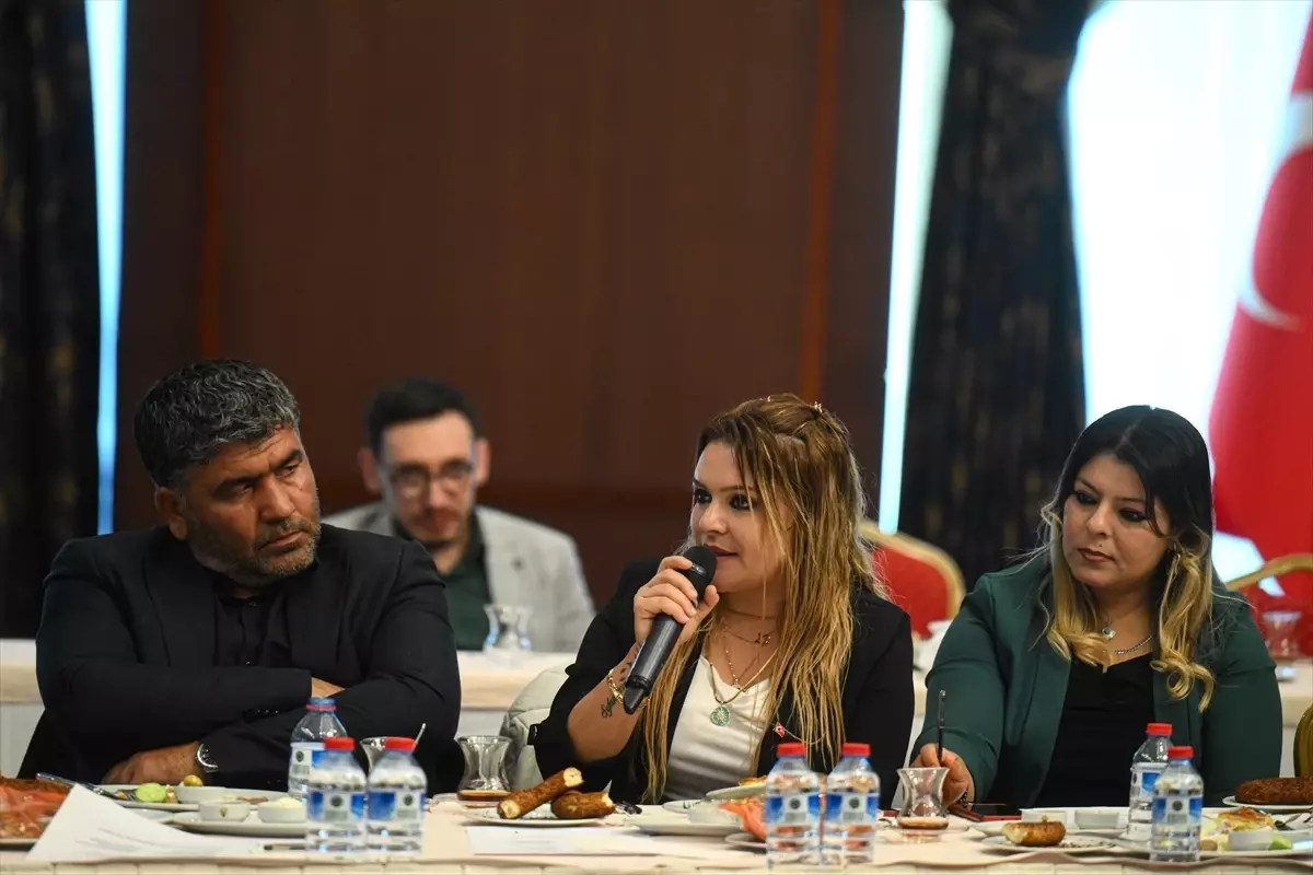 AK Parti Genel Başkan Yardımcısı Kaya, Roman vatandaşlarla bir araya geldi