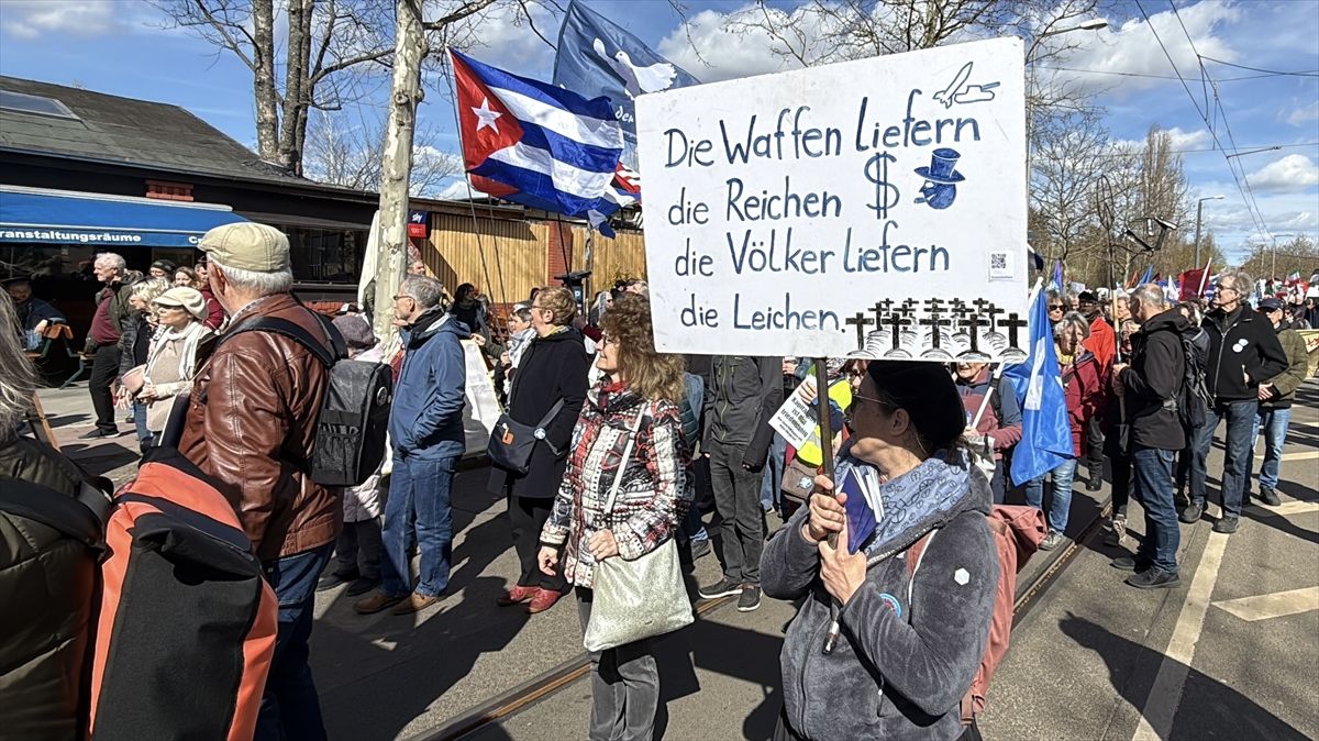 Almanya\'da Barış İçin Paskalya Yürüyüşleri