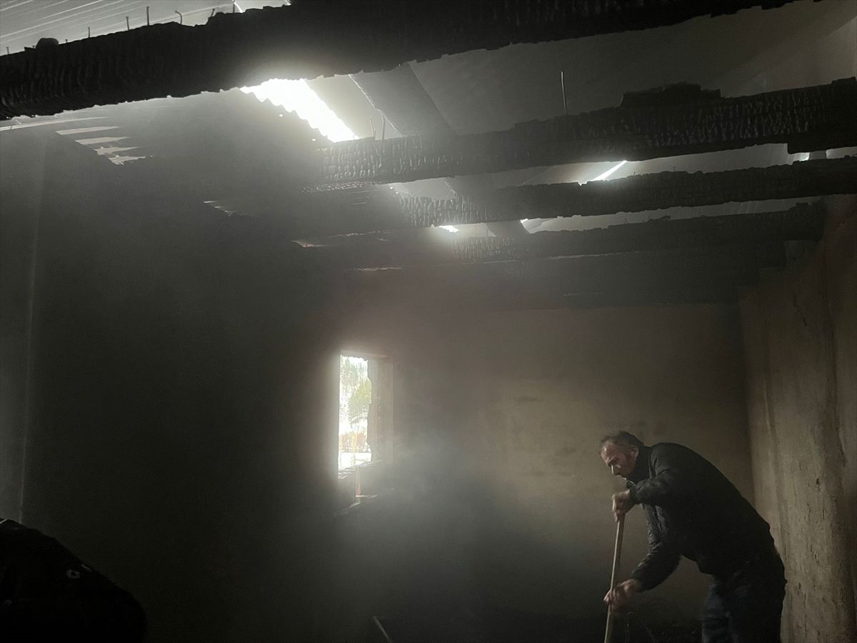 Alucra\'da Ev Yangını: Maddi Hasar Var