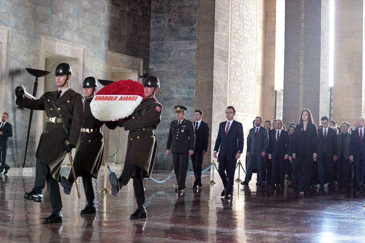 Anadolu Ajansı 106\'ncı yaşında Anıtkabir\'de