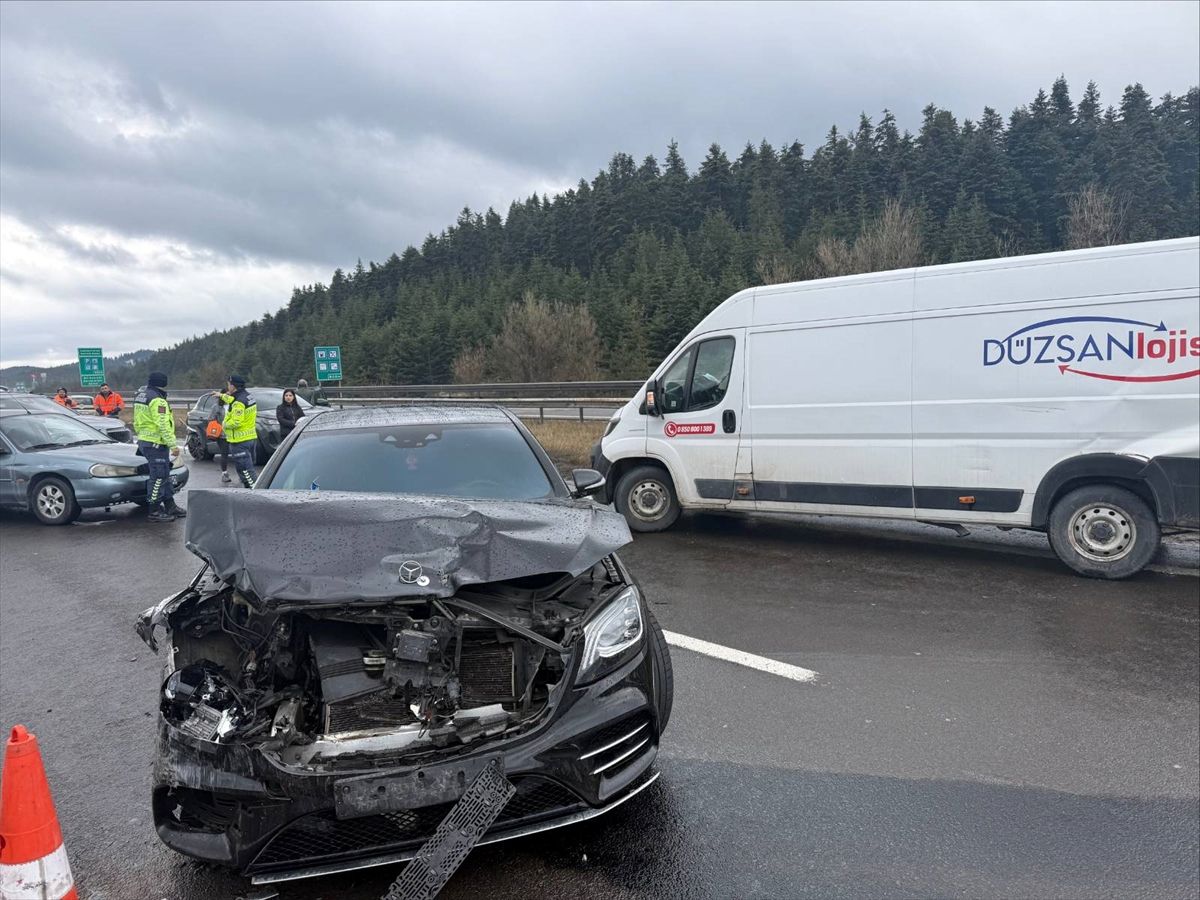 Bolu\'da Zincirleme Kaza: 6 Yaralı