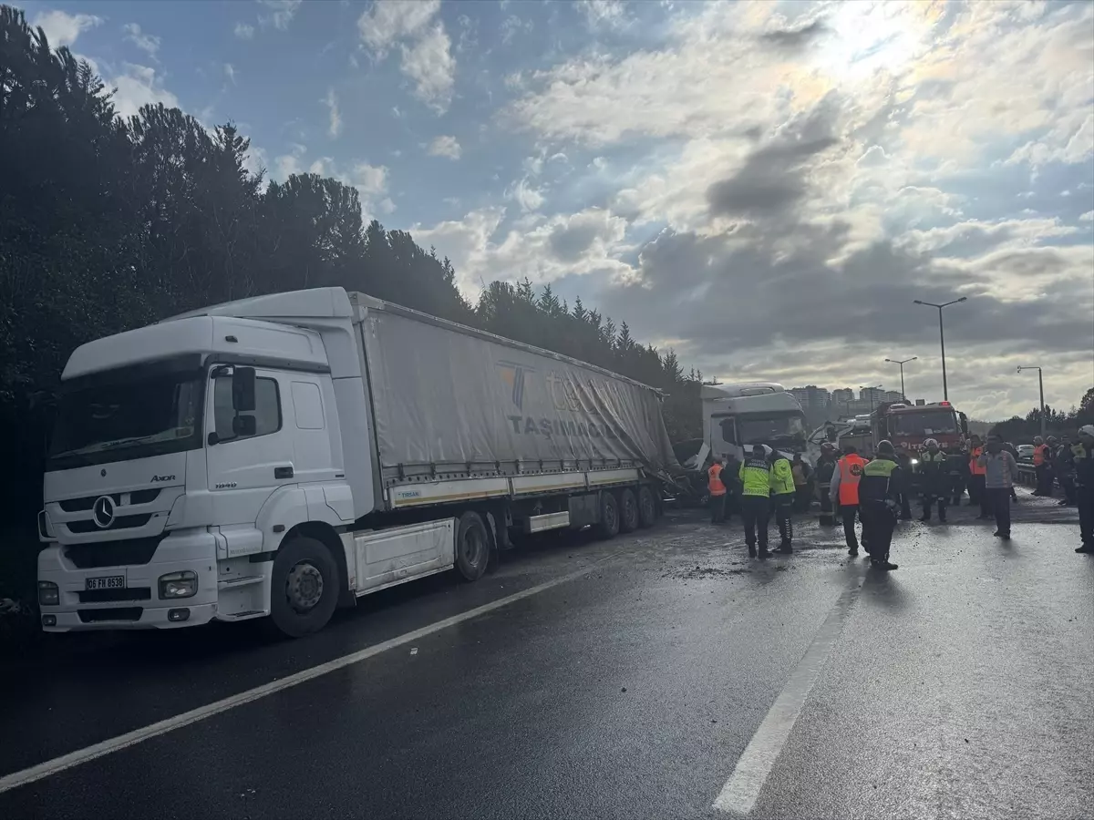 Kocaeli\'nde Zincirleme Kaza: 2 Ölü