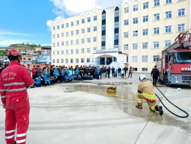 Antakya’da Lise Öğrencilerine Yangın Eğitimi