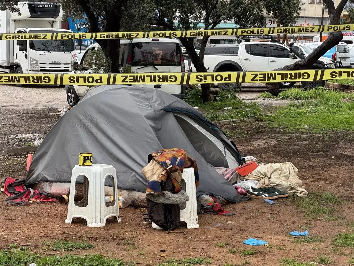 Antalya\'da Çadırda Yaşayan Adam Ölü Bulundu