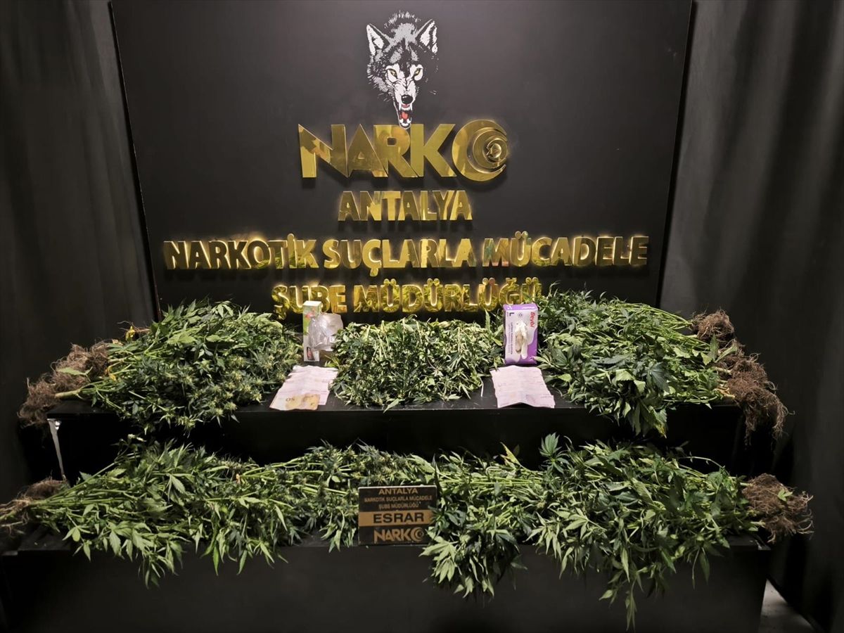 Antalya\'da Uyuşturucu Operasyonu: 22 Tutuklama