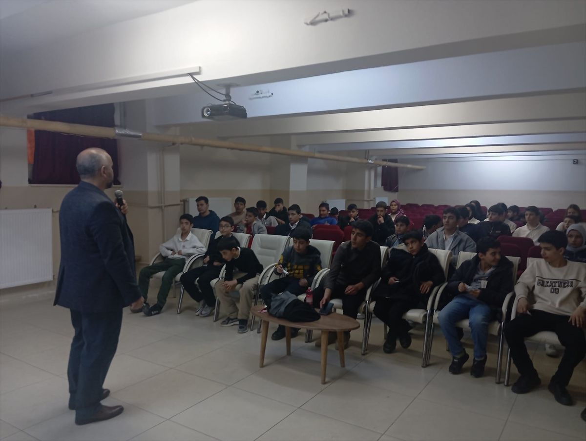 Baskil\'de Öğrencilere Manevi Gelişim Semineri