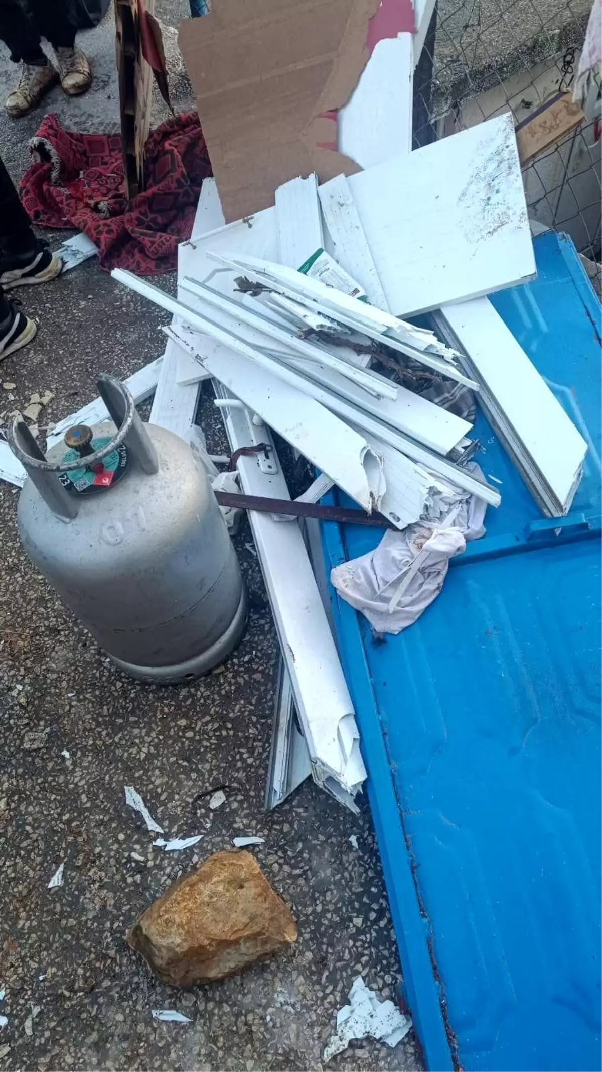 Gercüş\'te Tüp Gaz Patladı, Yaşlı Kadın Yaralandı