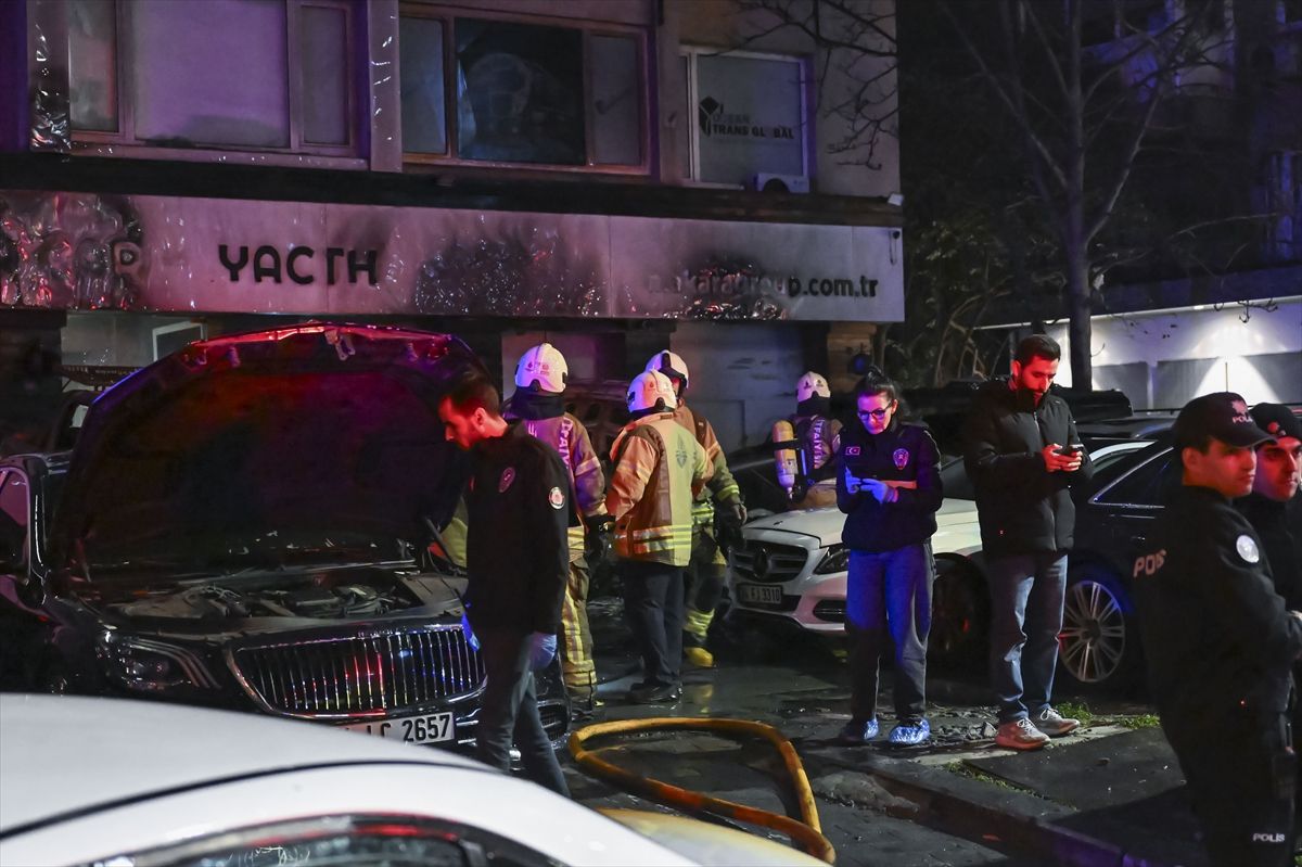Beşiktaş\'ta araç kiralama şirketinde çıkan yangında 14 araç zarar gördü