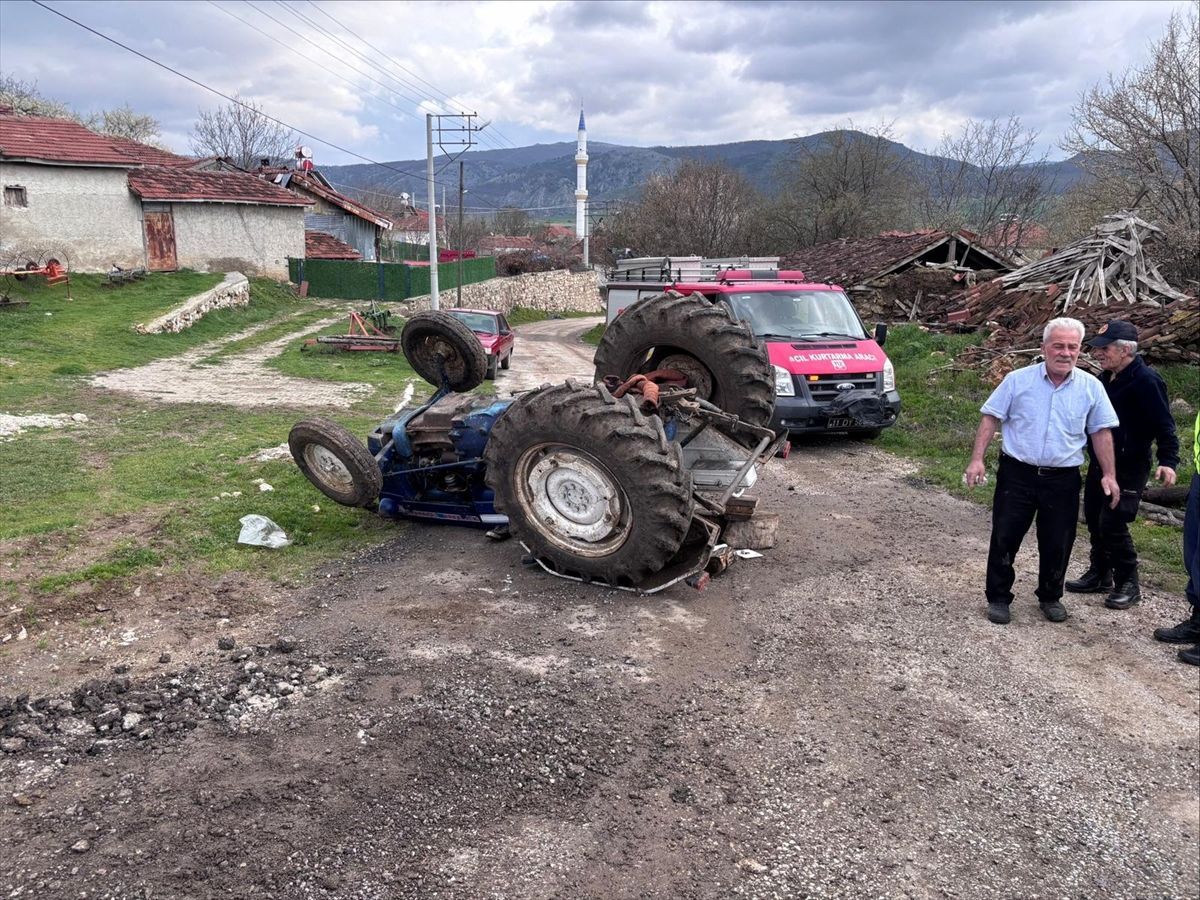 Traktör Devrildi, Sürücü Hayatını Kaybetti