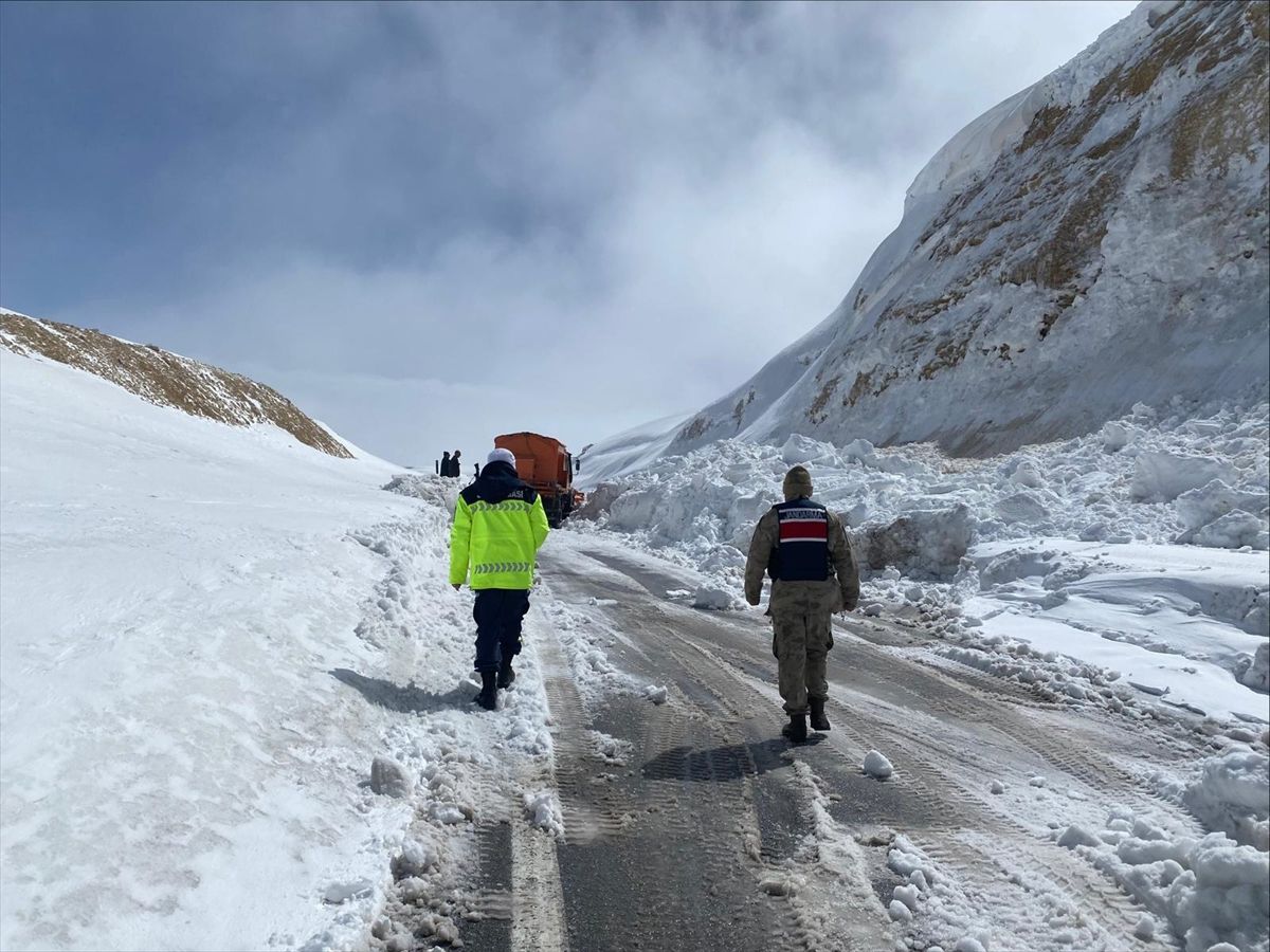 Bitlis\'te Çığ Temizlendi