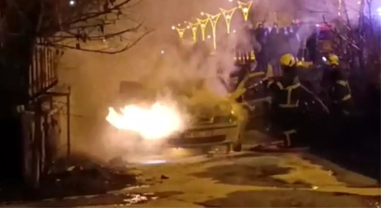 Bitlis\'te seyir halindeki araç alev aldı