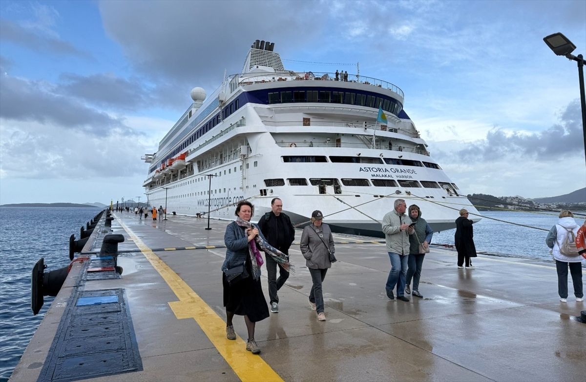 Bodrum\'a İlk Kruvaziyer: 909 Yolcu Geldi