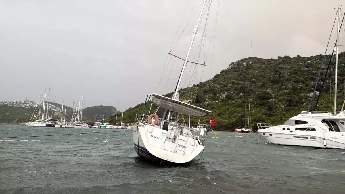 Bodrum\'da Fırtına Zarar Verdi