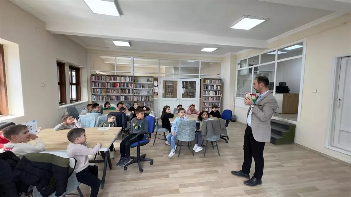 Öğrenciler Kütüphane Haftası’nda Bilgileniyor