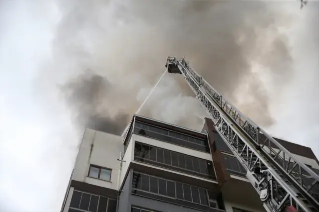 Bursa'da Apartmanda Yangın: 4 Yaralı