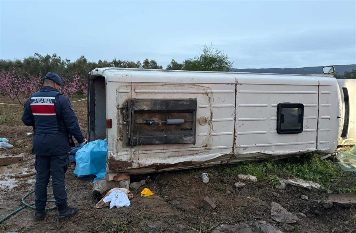 İznik\'te Minibüs Devrildi: 1 Ölü, 12 Yaralı