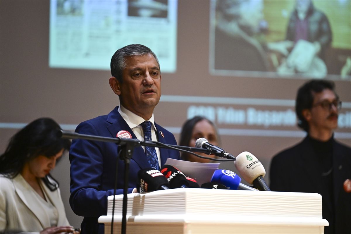 Özgür Özel, Yılın Başarılı Gazetecileri Ödül Töreni\'nde