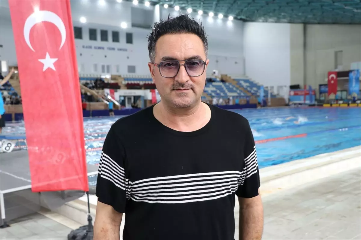 Elazığ\'da Paletli Yüzme Şampiyonası Başladı