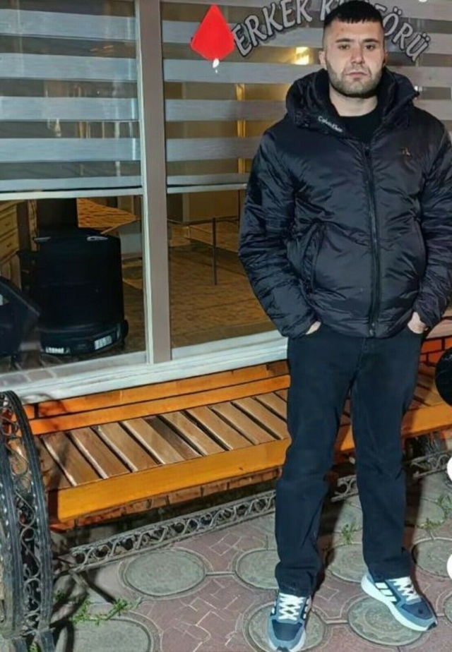 Daha 17 yaşında! Çatıdan girip yatağında uyuyan genci öldürdü