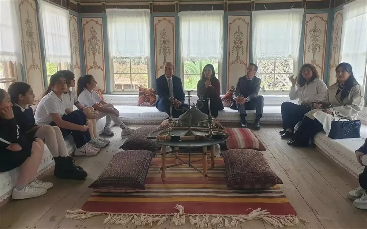 Datça\'da Öğrenciler Tarihi Mekanları Gezdi