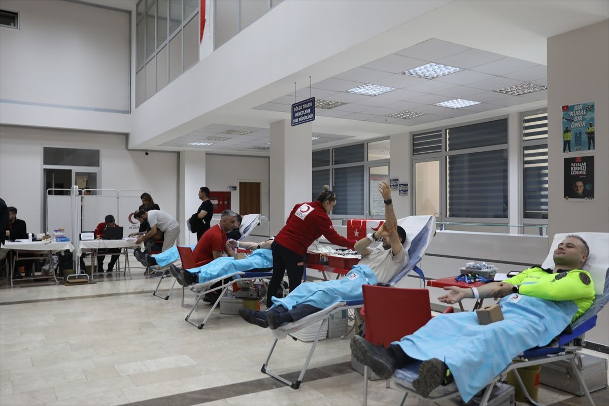Edirne Emniyet Müdürlüğü kan bağışı etkinliği düzenledi