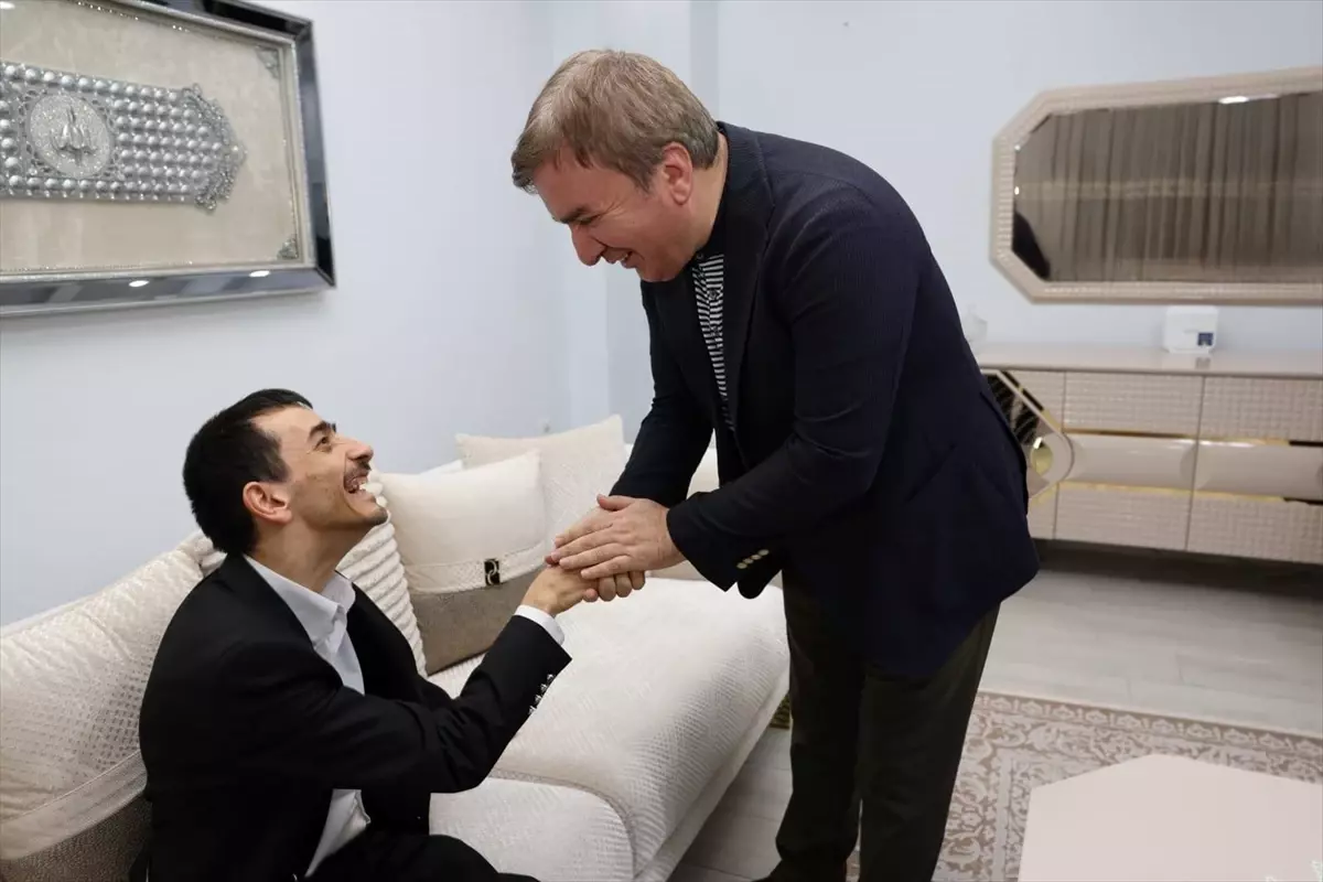 Vali Aydoğdu\'dan Görme Engelli Hafıza Hediyeler