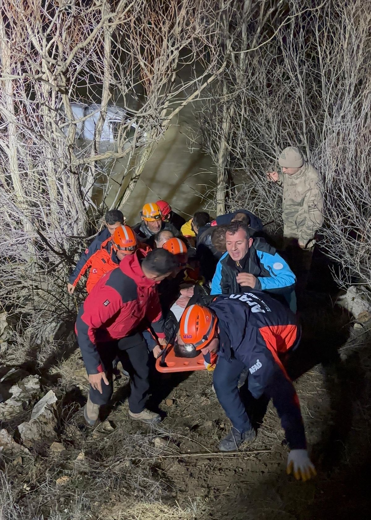 Erzurum\'da Nehre Düşen Sürücü Kurtarıldı