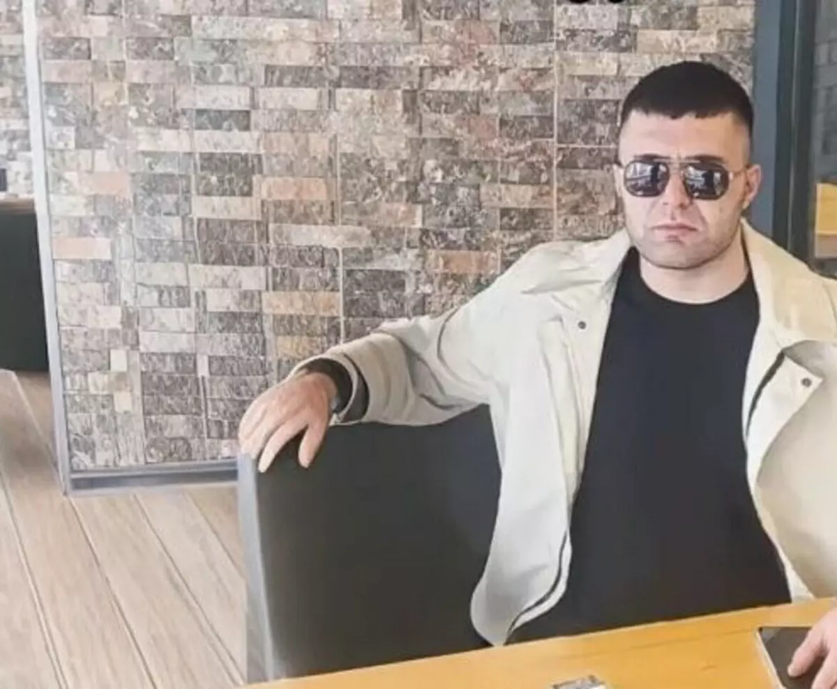 Daha 17 yaşında! Çatıdan girip yatağında uyuyan genci öldürdü