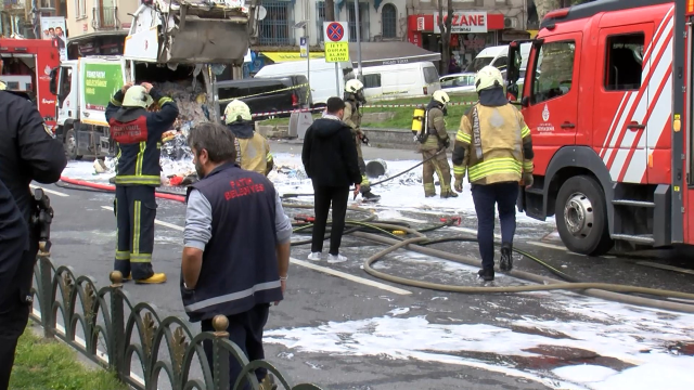 Fatih’te çöpe atılan karpit patlamaya neden oldu