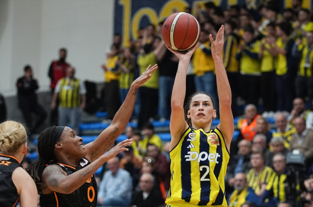 Fenerbahçe Opet, Galatasaray'ı bir kez daha devirdi