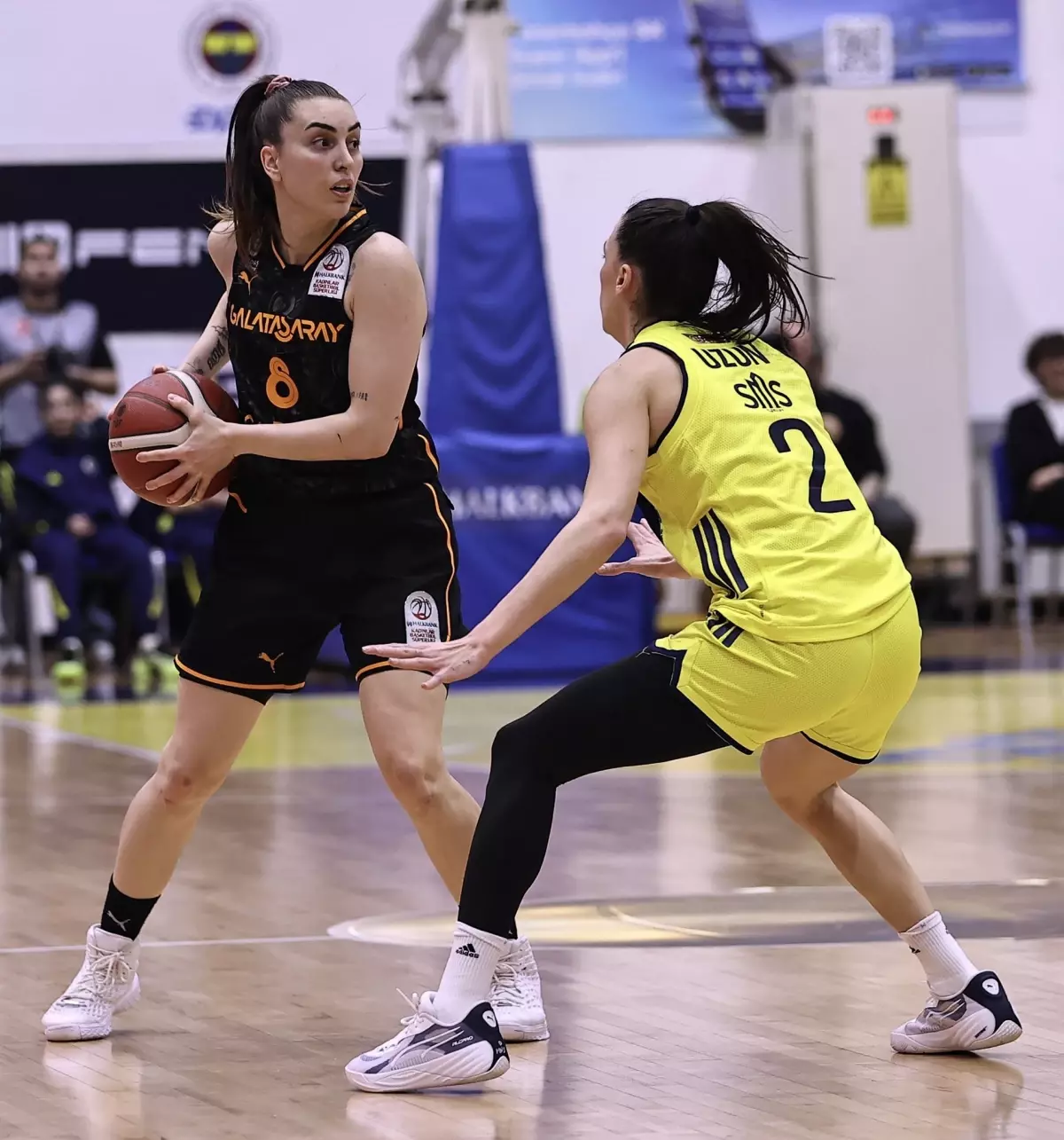 Fenerbahçe Opet, Galatasaray\'ı 77-75 Yenerek Avantaj Sağladı
