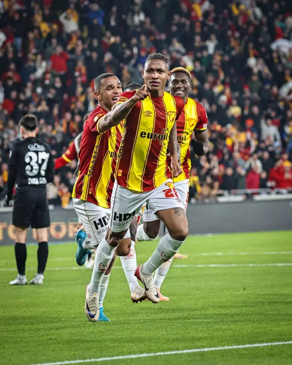 Göztepe Kritik Maçta Gençlerbirliği\'ni Ağırlıyor