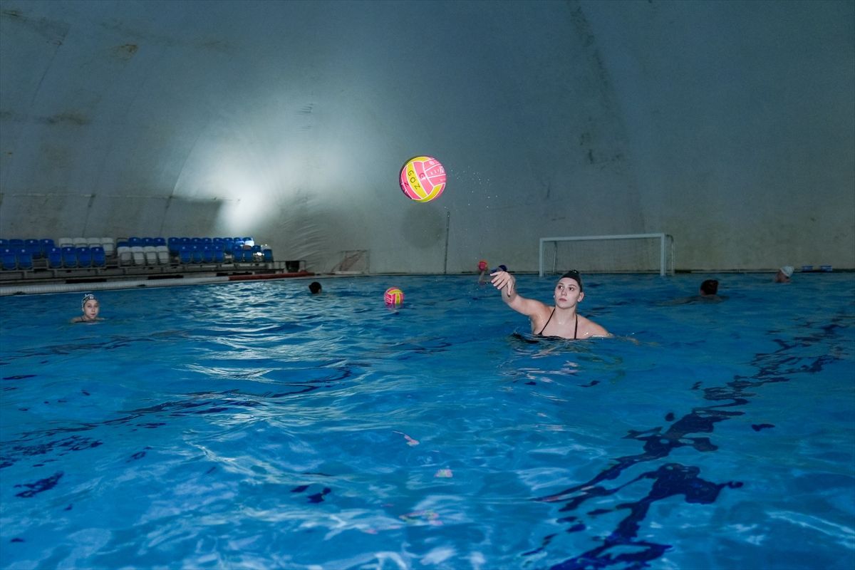 Göztepe Kadın Sutopu Takımı Çifte Kupaya Koşuyor