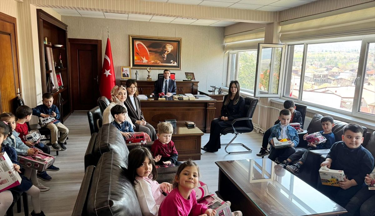 Güdül Anaokulu\'ndan Kaymakam Akar\'a Ziyaret