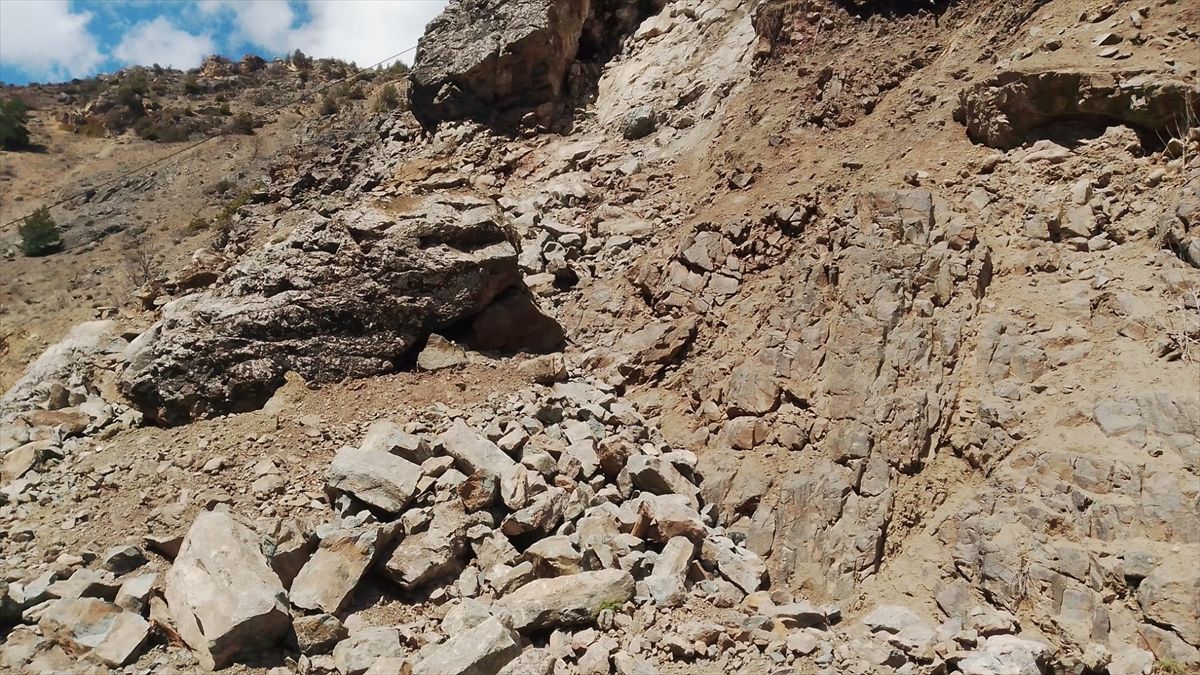 Torul\'da Heyelan, Grup Yolu Kapatıldı