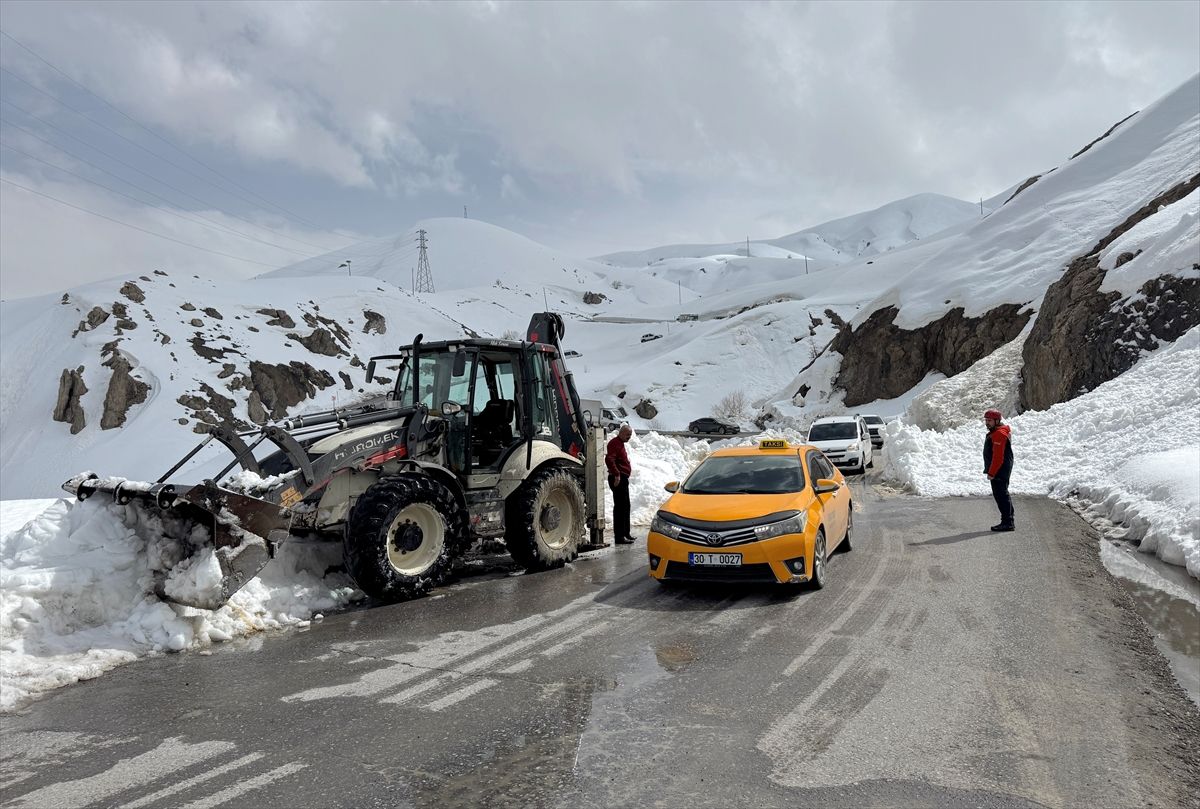 Hakkari\'de Çığ Temizlendi