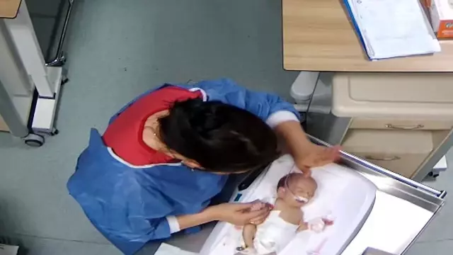 5 günlük bebeği tokatlayan hemşirenin savunması pes dedirtti