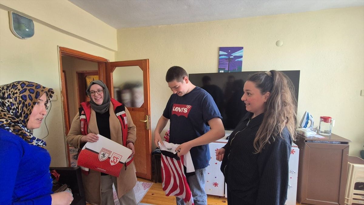 Özel Sporcuya Samsunspor Forması Hediye